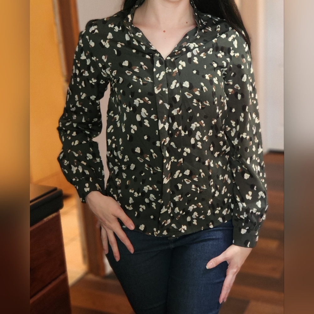 Green blouse with animal print